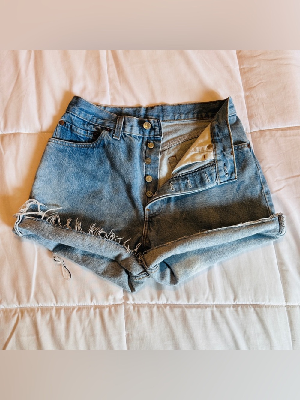 Vtg Levi’s 501 cut off shorts